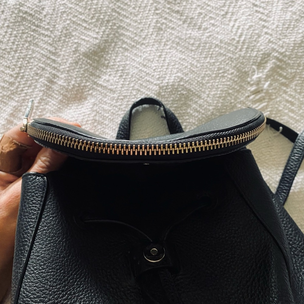 ♠️ Black Pebbled Leather Kate Spade Backpack with Gold Logo - Picture 2 of 13